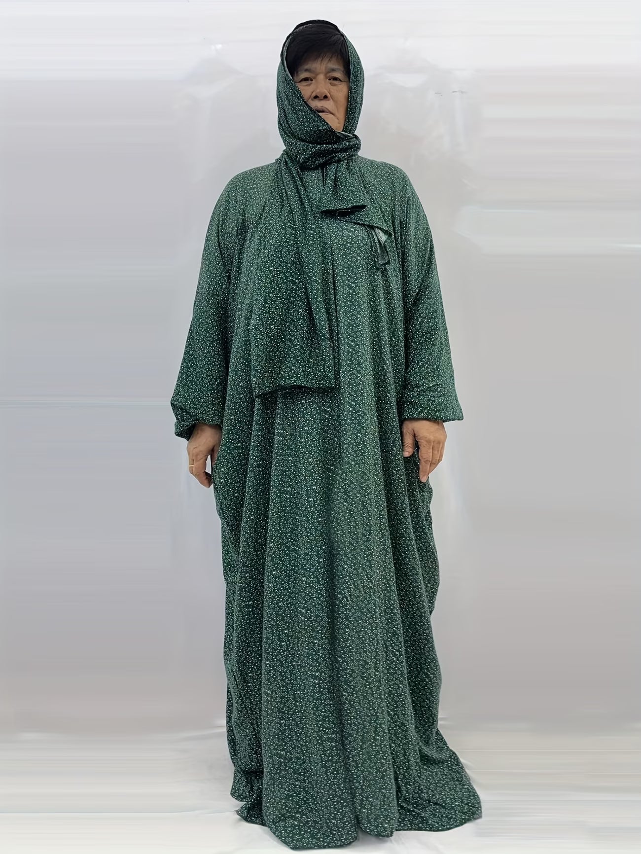Plus Size Women’s Printed Prayer Robe with Attached Scarf – Comfortable & Breathable