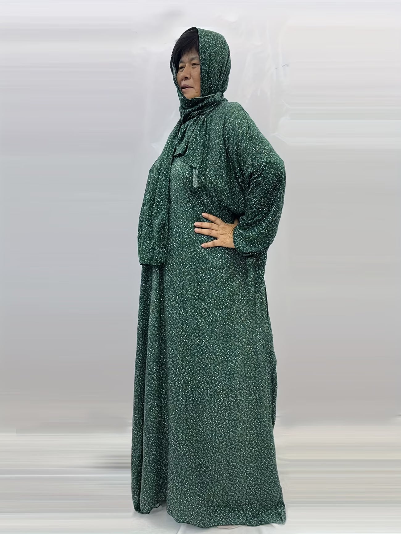 Plus Size Women’s Printed Prayer Robe with Attached Scarf – Comfortable & Breathable