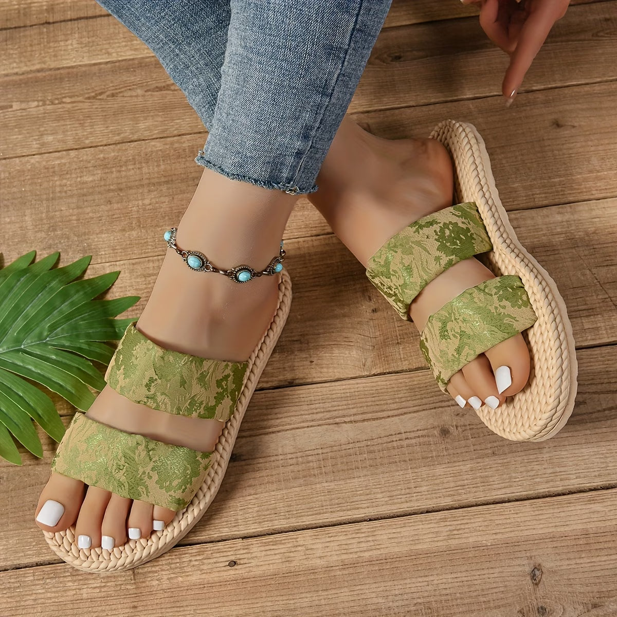 Women’s Cozy Open-Toe Flat Slippers – Fashionable Indoor Shoes