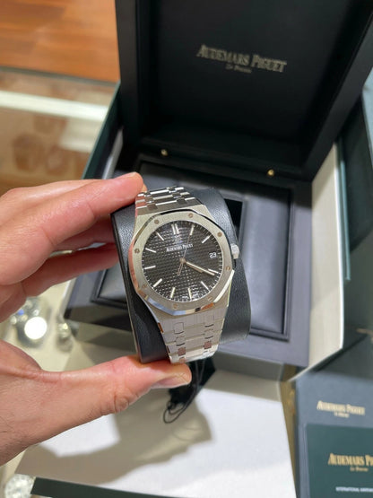 Royal Oak Replica Black Dial – Everyday Luxury Men’s Timepiece