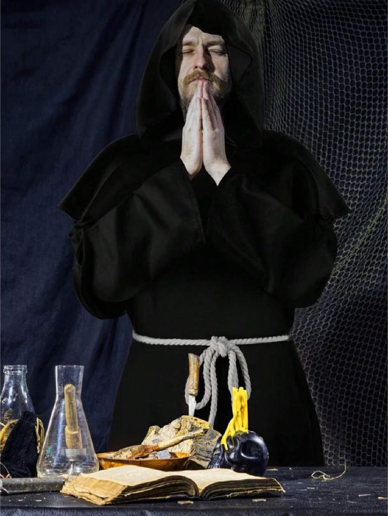 Men’s Medieval Monk & Priest Robe Costume Set – Renaissance Wizard Hooded Robe with Belt & Necklace